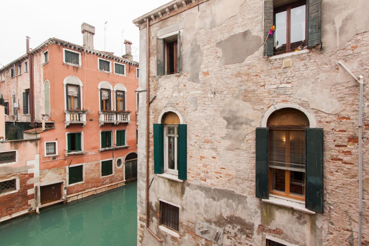 Explore From A Sophisticated Hideaway In San Polo Venice