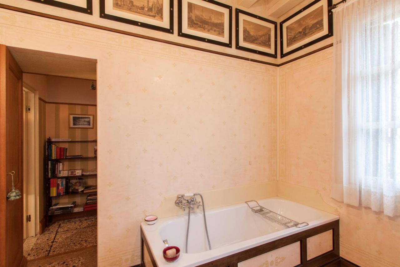 Explore From A Sophisticated Hideaway In San Polo Apartment *