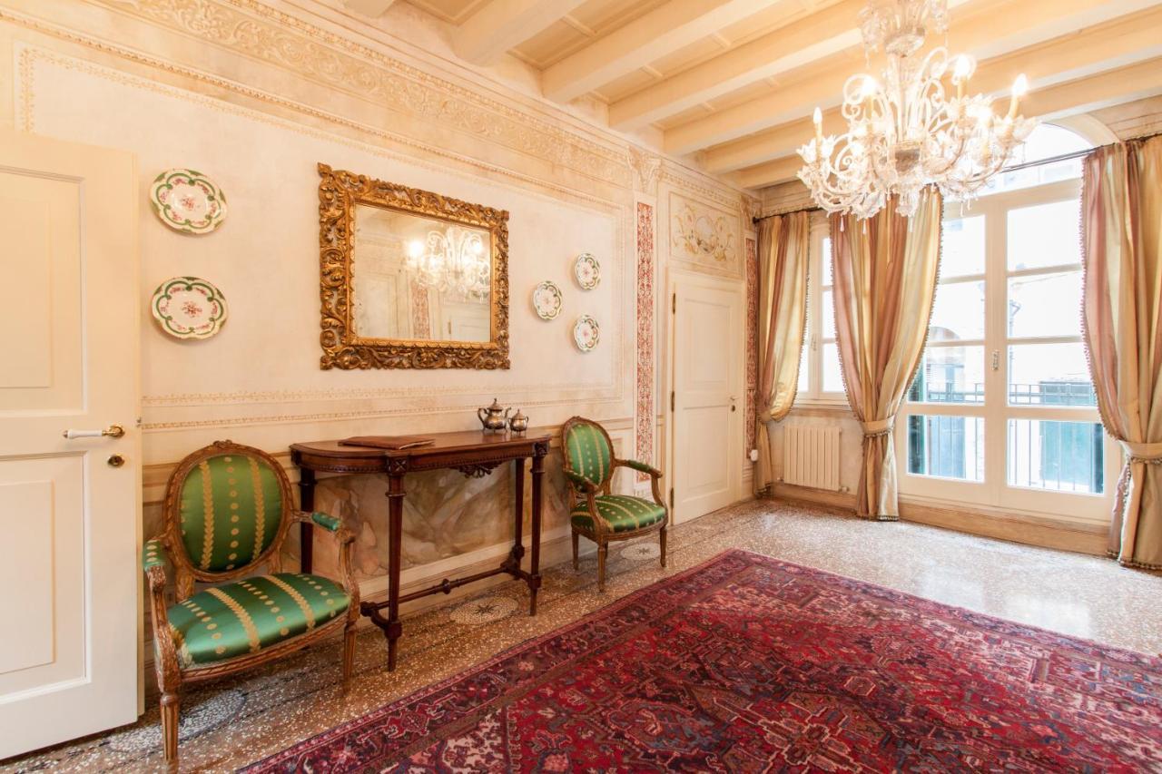 Explore From A Sophisticated Hideaway In San Polo * Venice