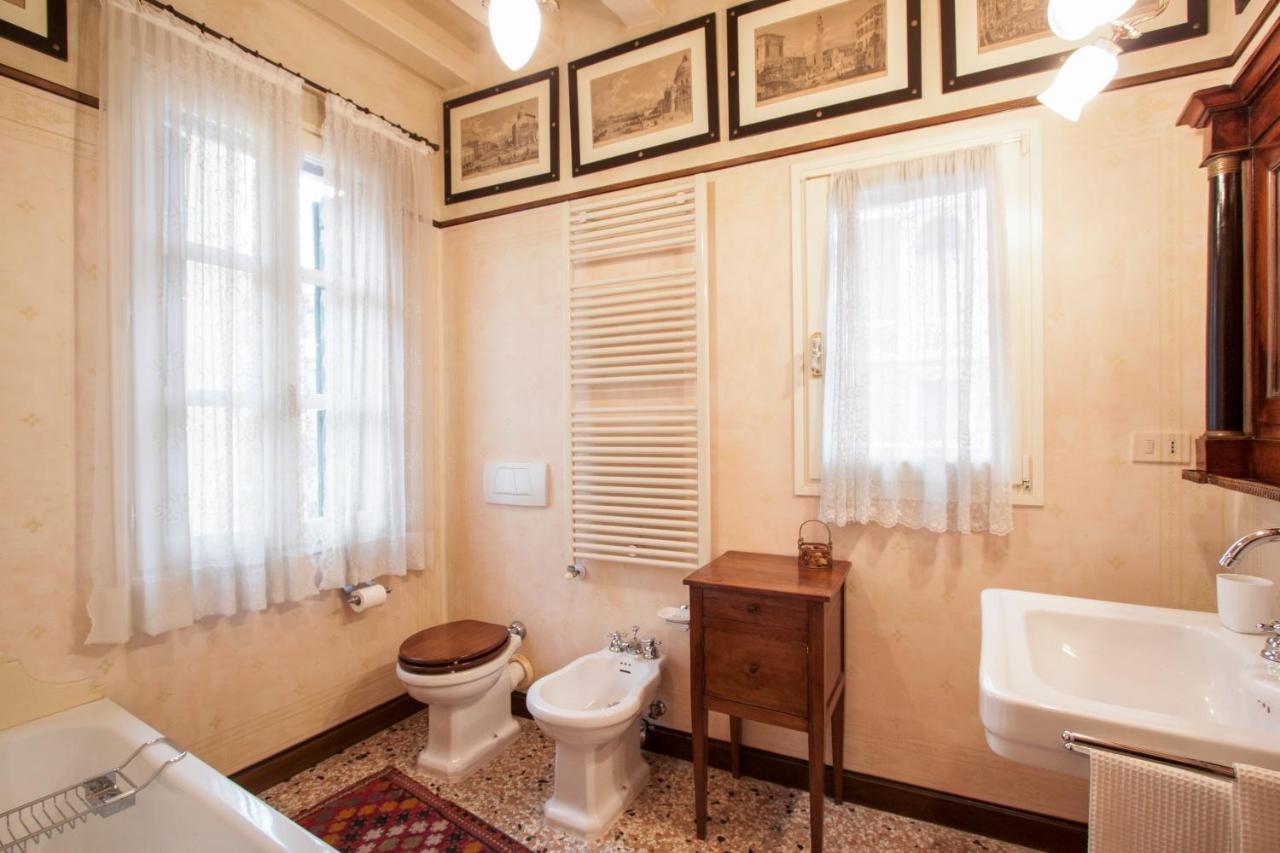 Explore From A Sophisticated Hideaway In San Polo Apartment