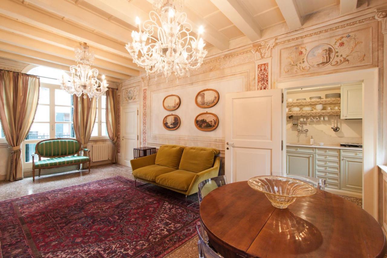 Apartment Explore From A Sophisticated Hideaway In San Polo *