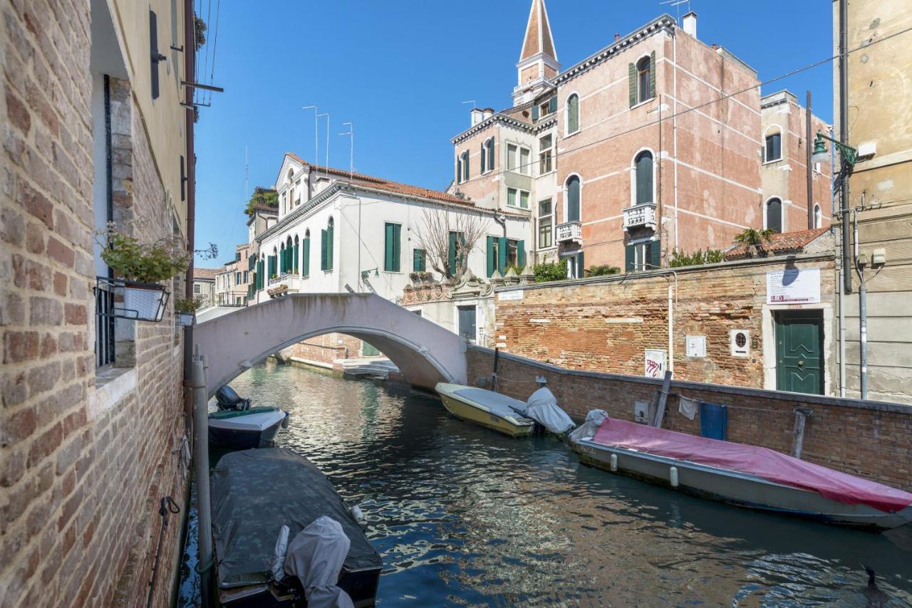 With Canal View In A Quiet Neighbourhood Apartment *