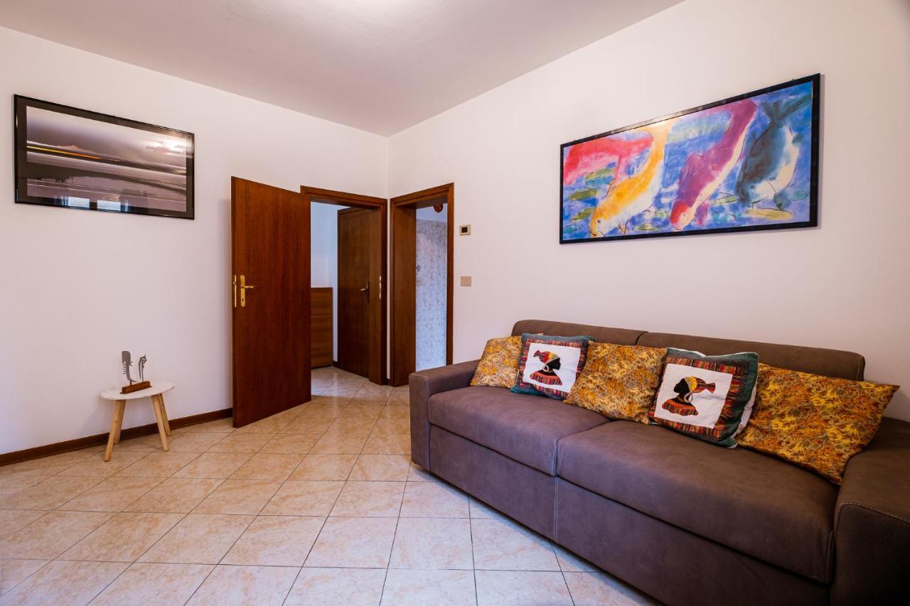 With Canal View In A Quiet Neighbourhood Apartment *