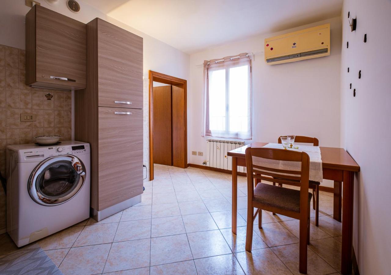 Apartment With Canal View In A Quiet Neighbourhood Venice