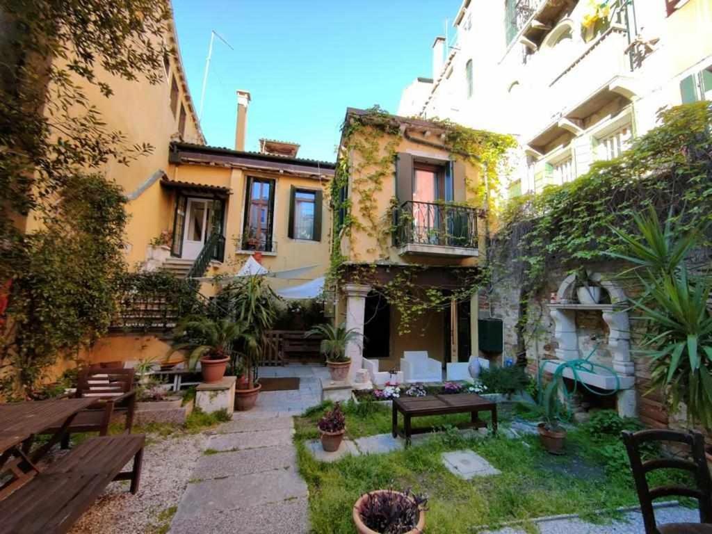 Naturalmente * Venice