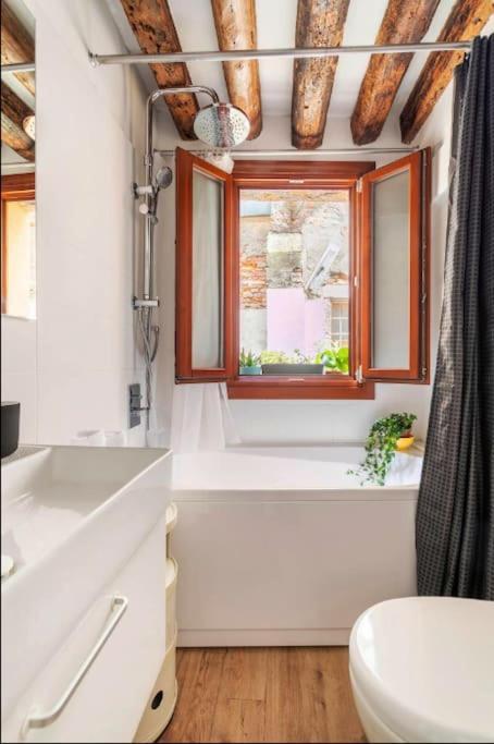 Casa vacanze Ca 3 Leoni - Romantic House In The Heart Of Venezia