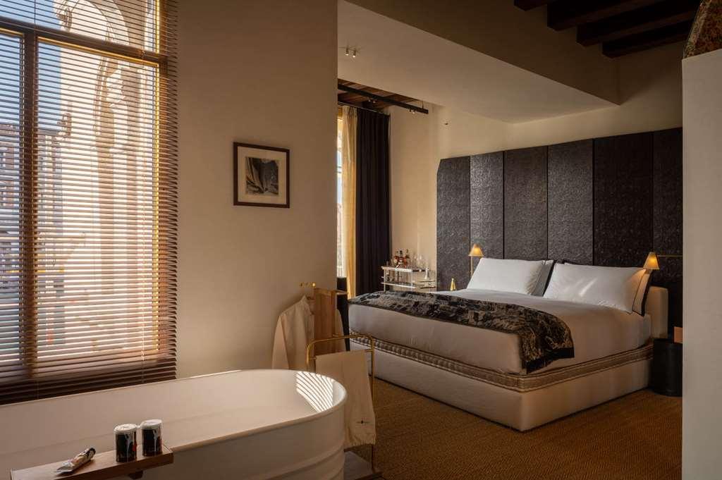 Hotel The *