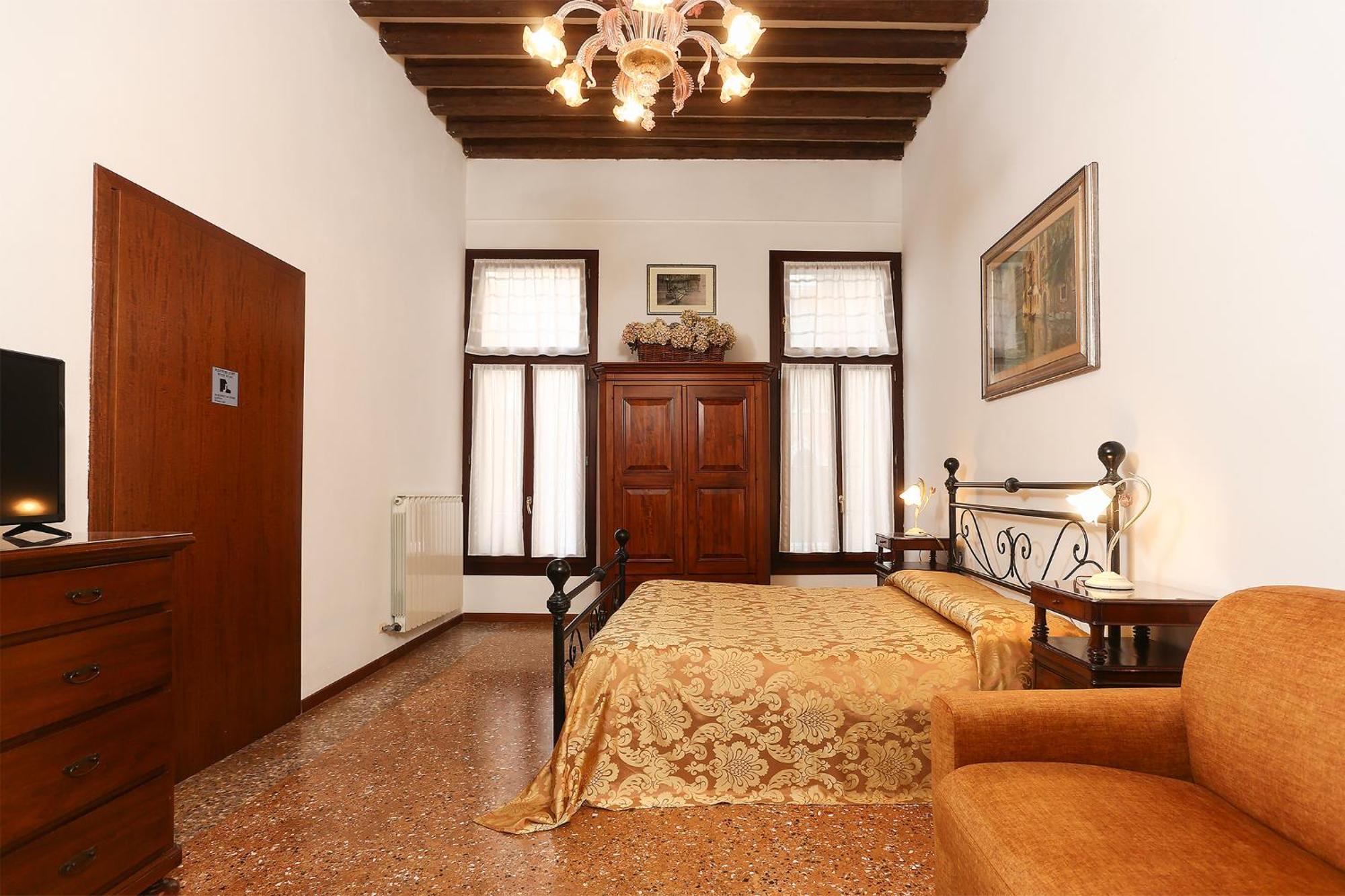 Leoncini With A Wonderful Canal View Apartment *