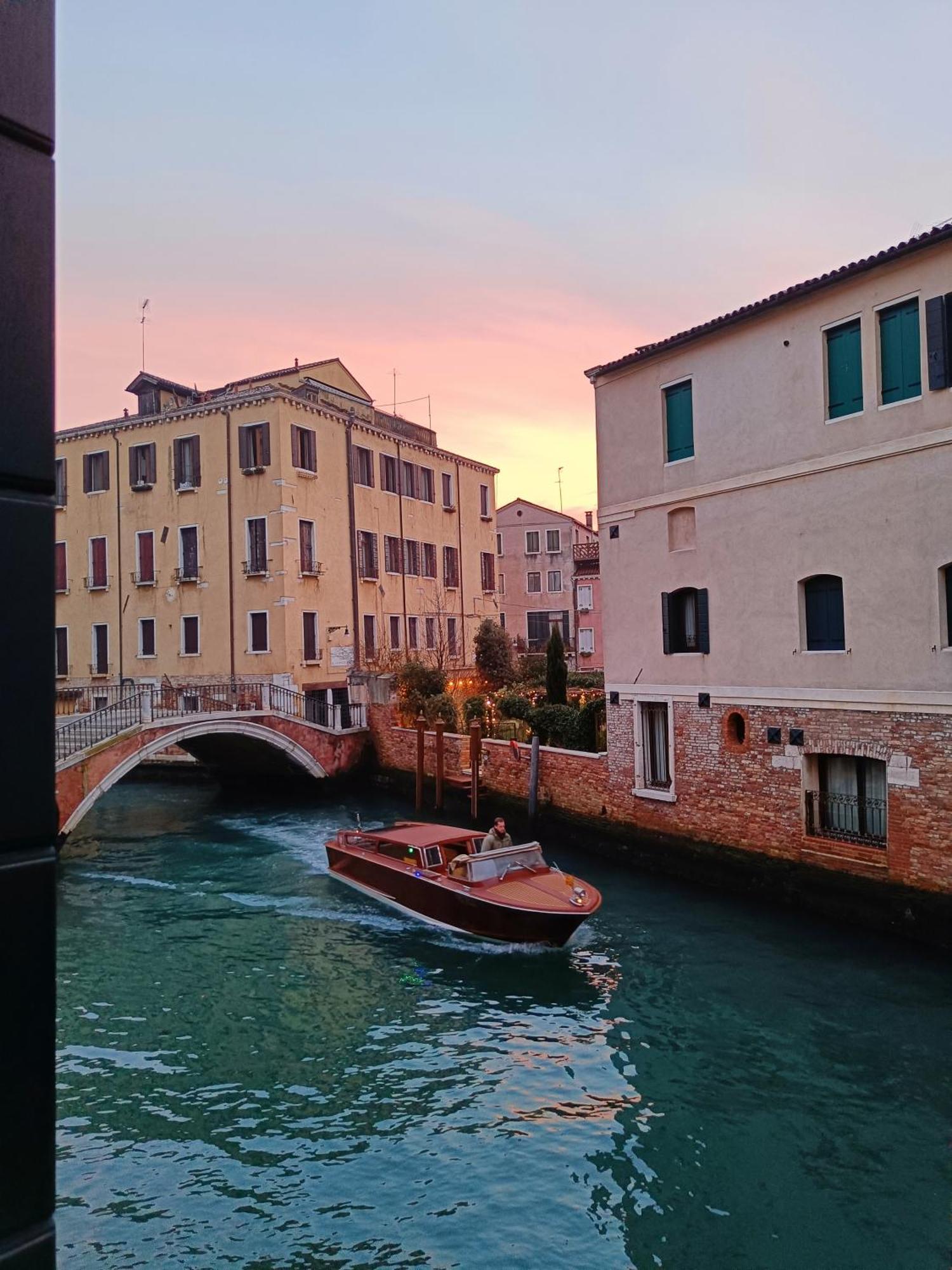 Ca' Dino - Canal View Apartment Venice