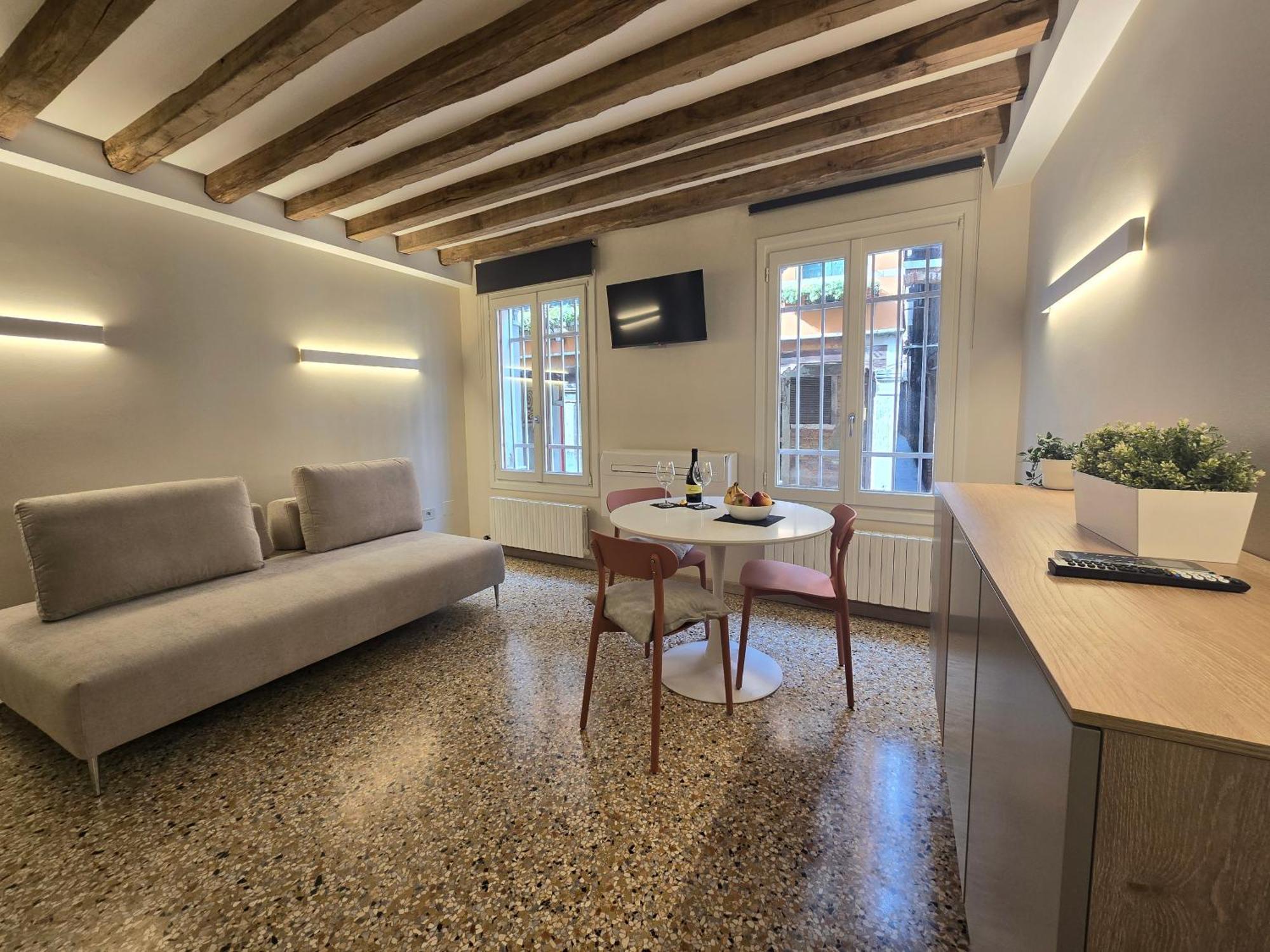 Apartment Cozy With Canal View *