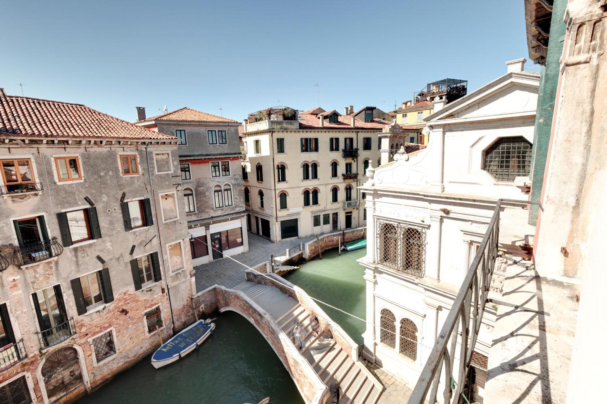 Guest house Palazzo Schiavoni Residenza D'epoca & Suite-apartments 3*