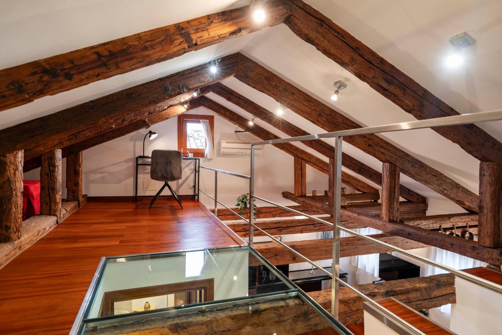 Glass House - Loft 2 Minutes To Rialto Bridge & View Apartment