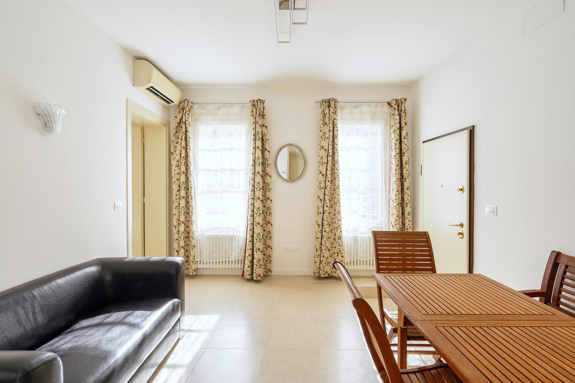 Dorsoduro Apartment *