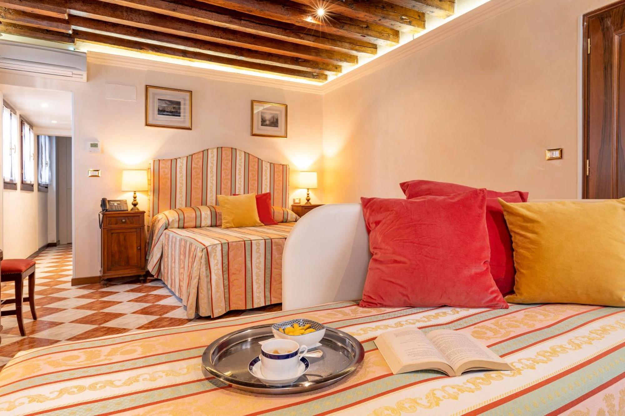 Palazzo Schiavoni Residenza D'epoca & Suite-apartments Guest house Venice