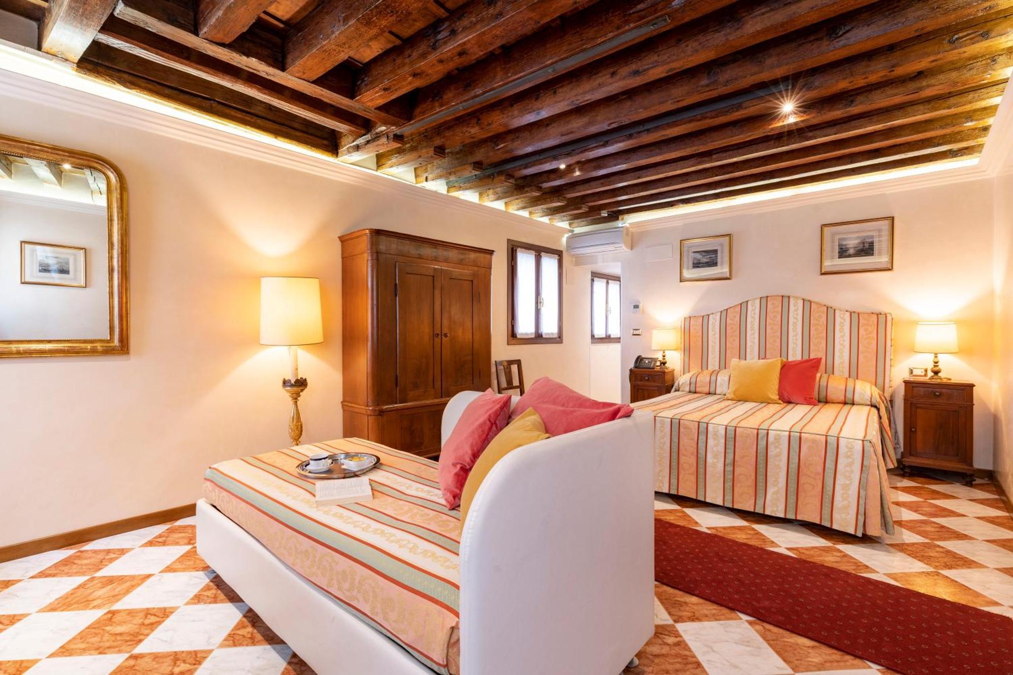 Guest house Palazzo Schiavoni Residenza D'epoca & Suite-apartments