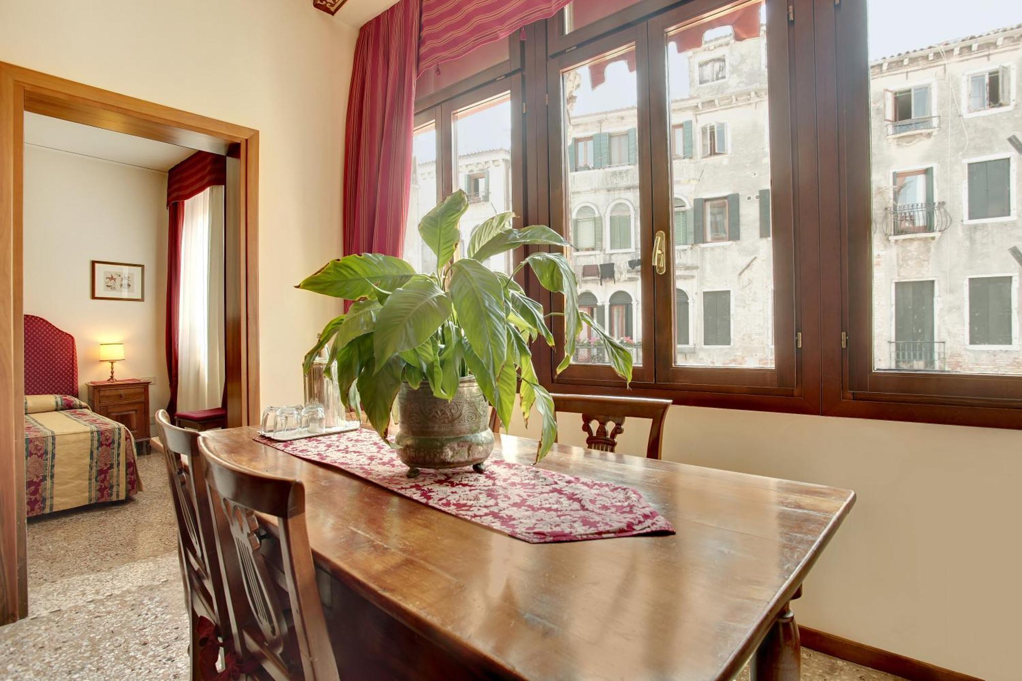 Palazzo Schiavoni Residenza D'epoca & Suite-apartments 3*