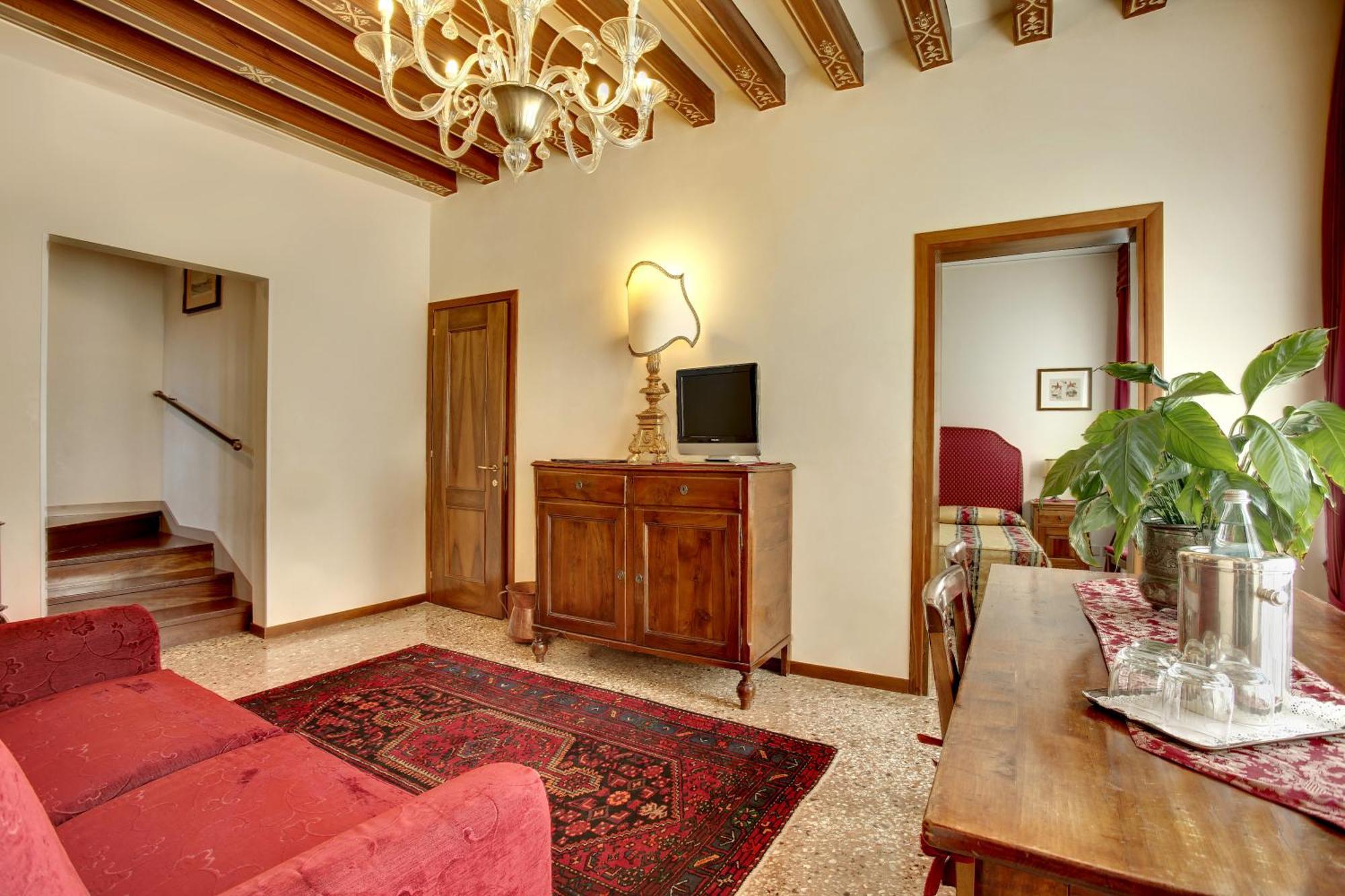 Palazzo Schiavoni Residenza D'epoca & Suite-apartments Guest house Venice