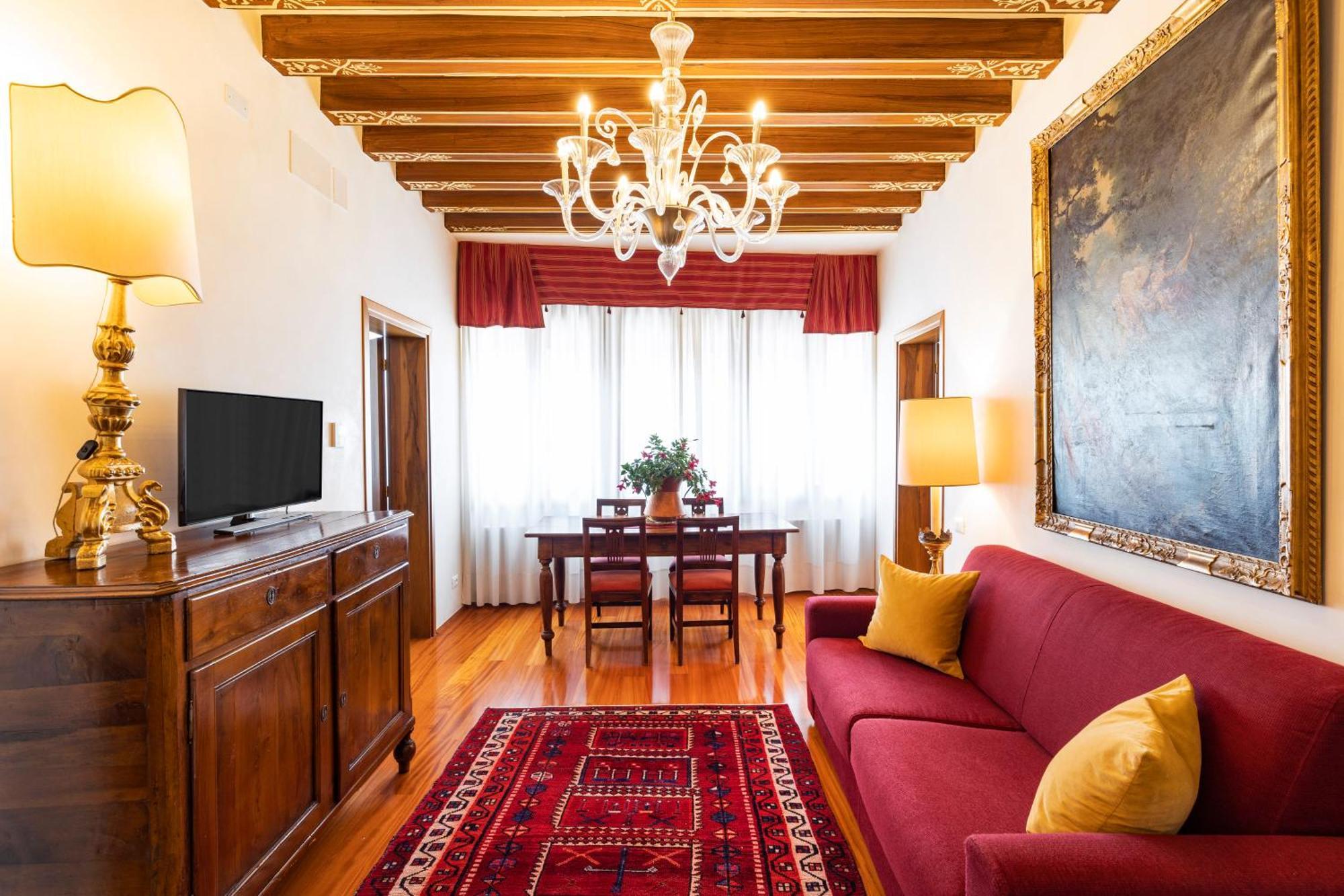 Palazzo Schiavoni Residenza D'epoca & Suite-apartments 3*