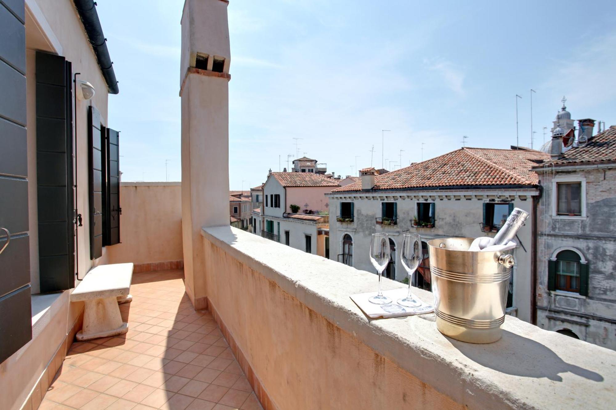 Palazzo Schiavoni Residenza D'epoca & Suite-apartments 3*
