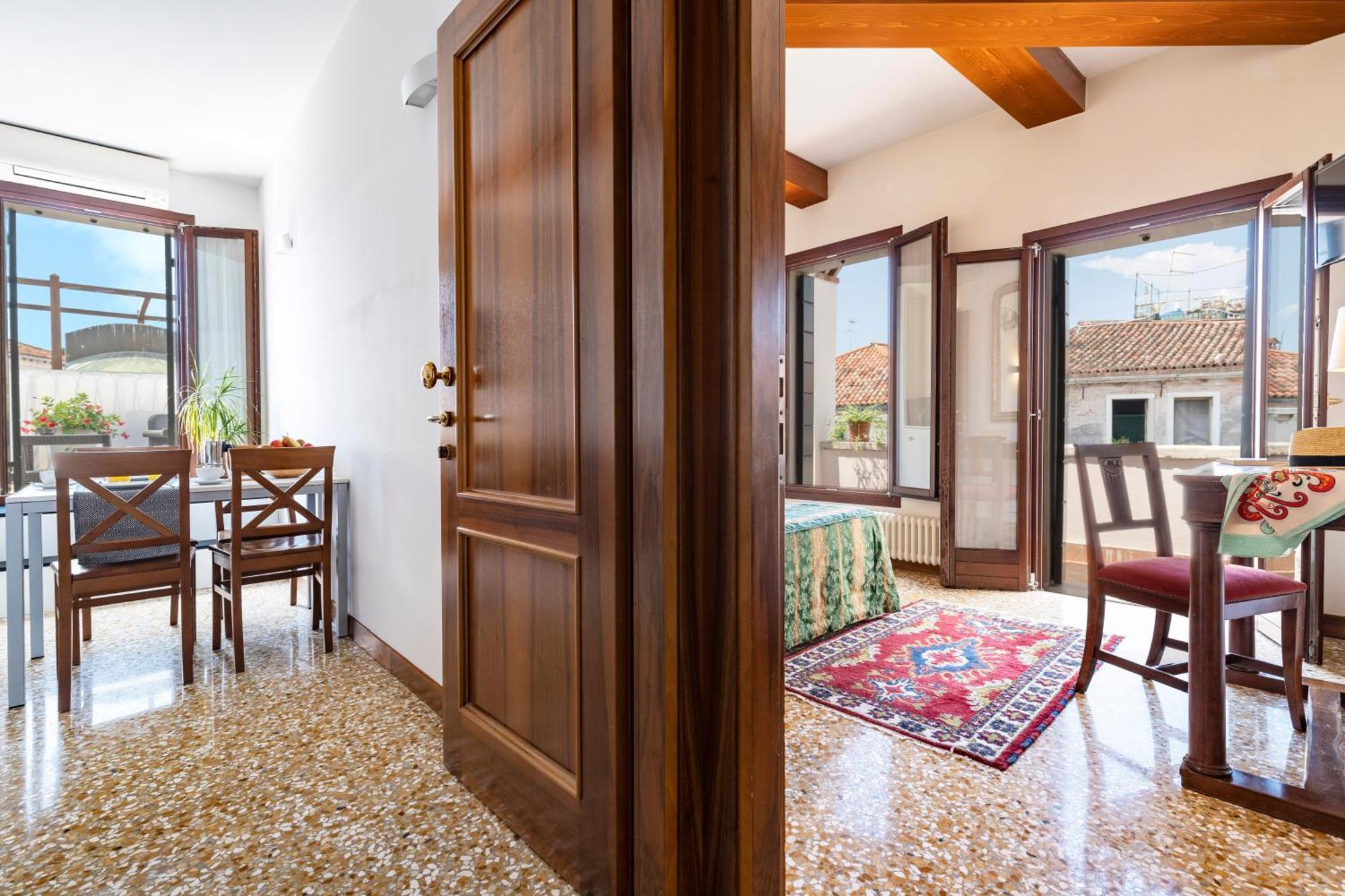 Palazzo Schiavoni Residenza D'epoca & Suite-apartments Guest house Venice