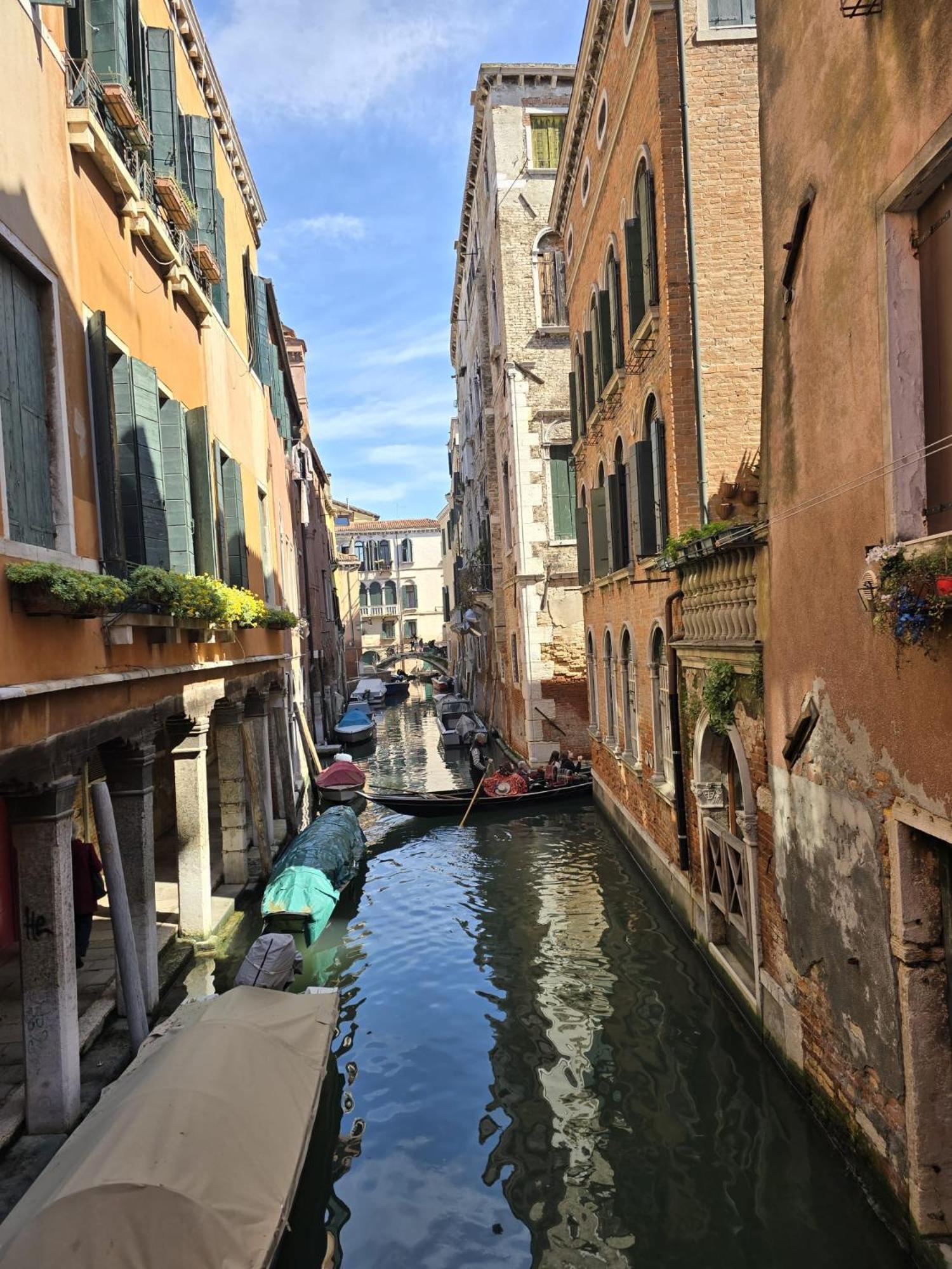 Apartment Cozy With Canal View