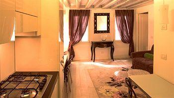 Sleep In Hotel Venezia