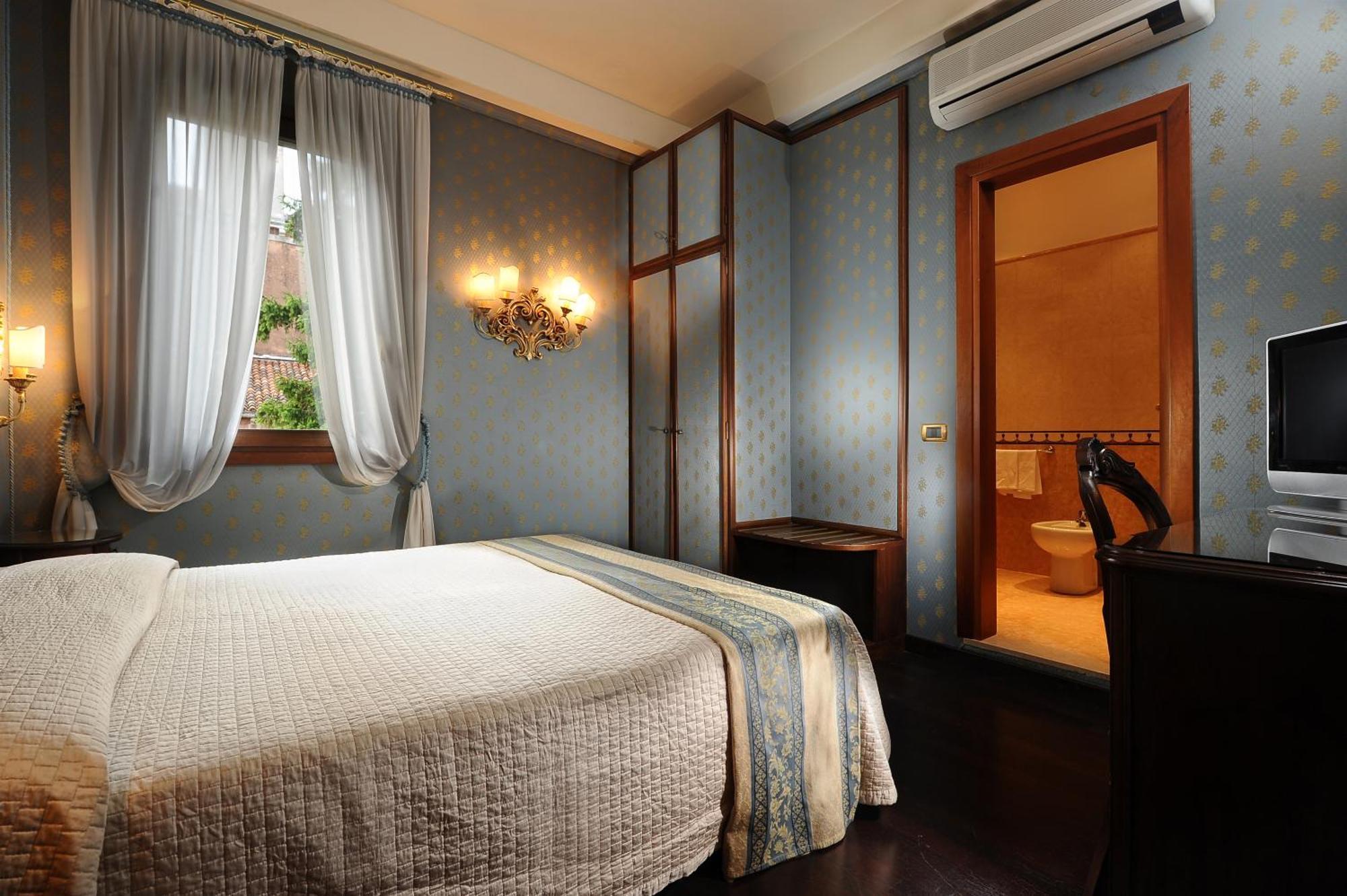 Hotel Abbazia Venice