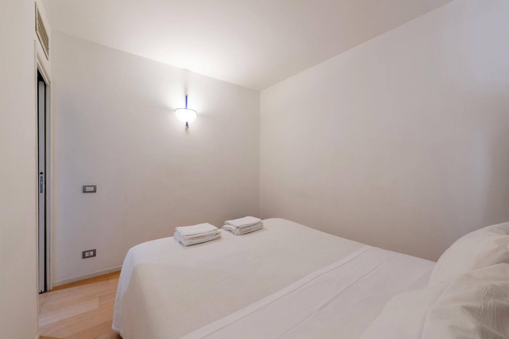 Easylife - Amazing At Rialto * Veneza