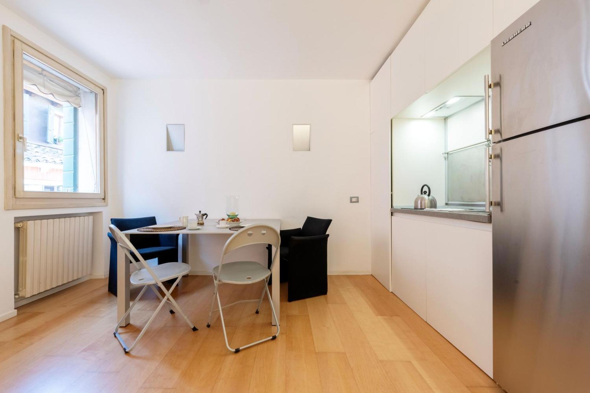 Easylife - Amazing At Rialto * Veneza