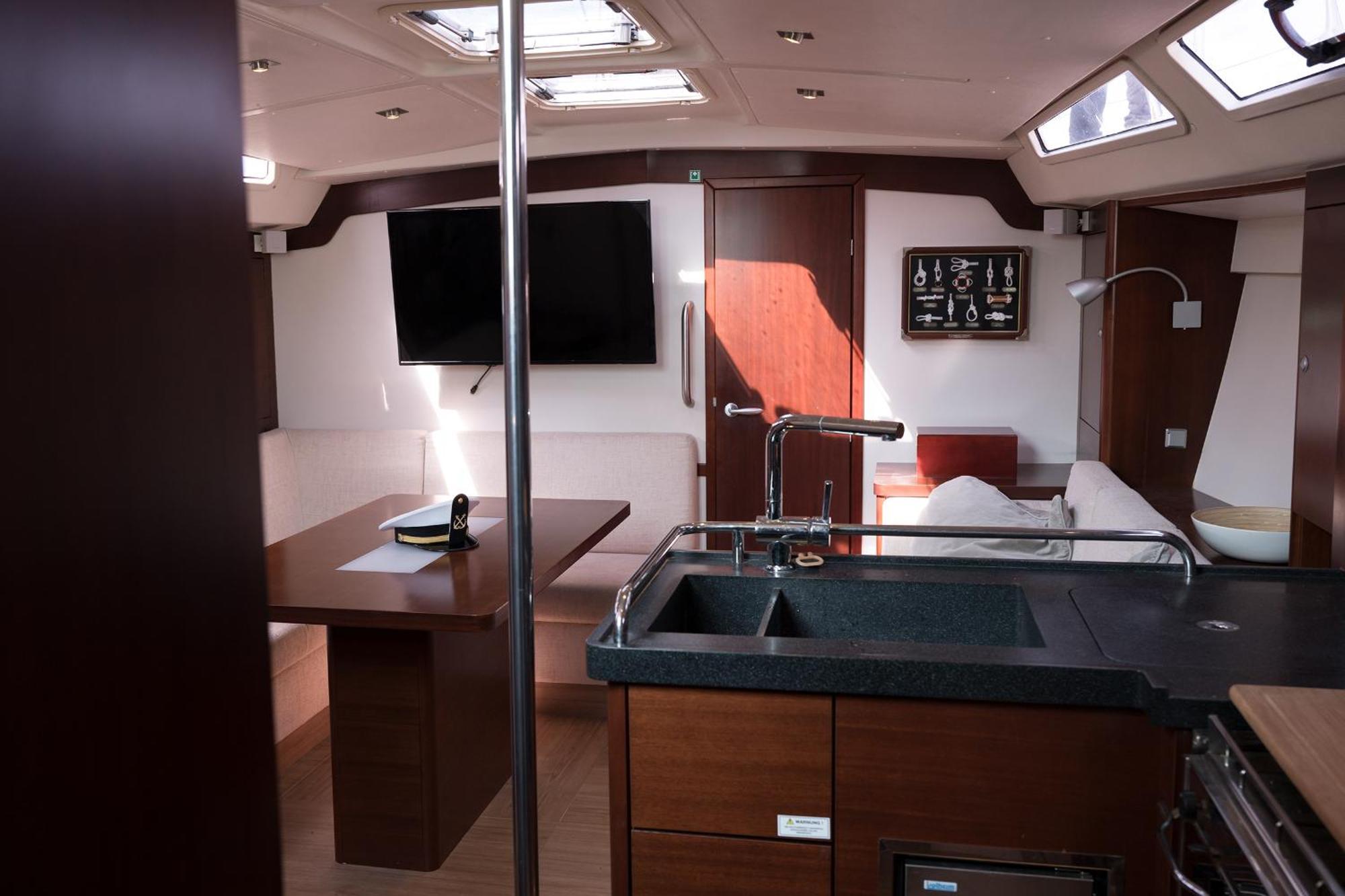 Botel Venice Boat Tour With Aperitif And Music Included On A Sailing Boat Venice