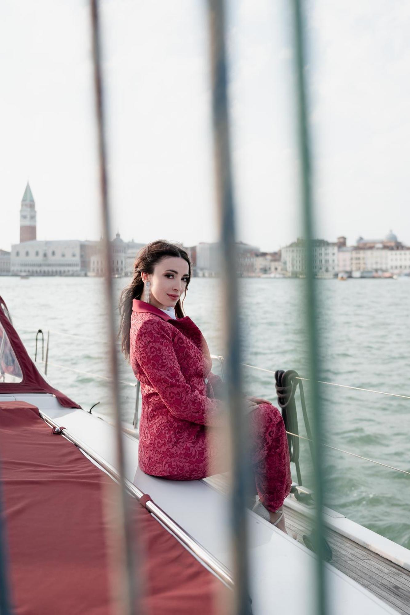 Venice Boat Tour With Aperitif And Music Included On A Sailing Boat Botel Venice