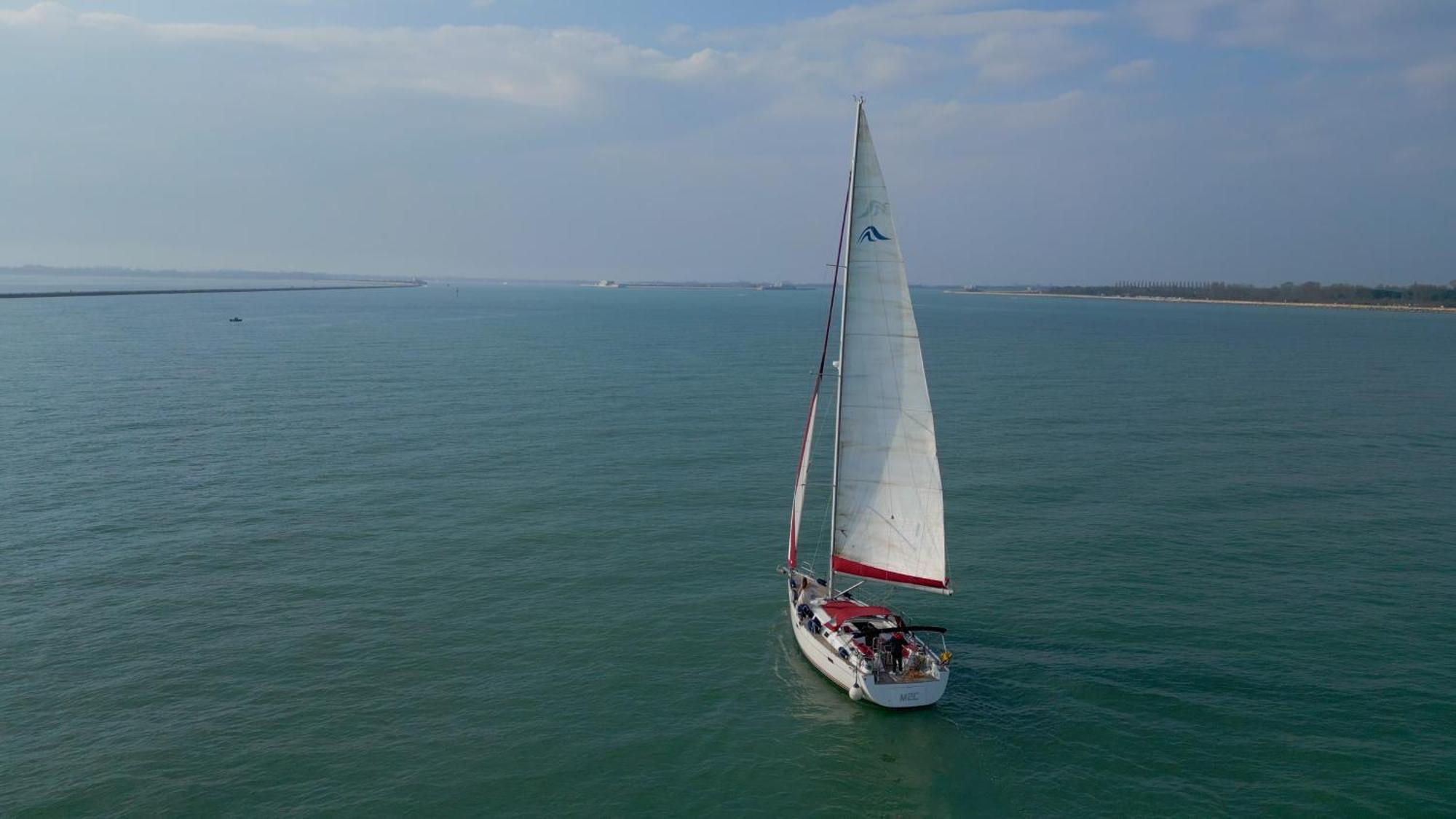 Venice Boat Tour With Aperitif And Music Included On A Sailing Boat Botel *