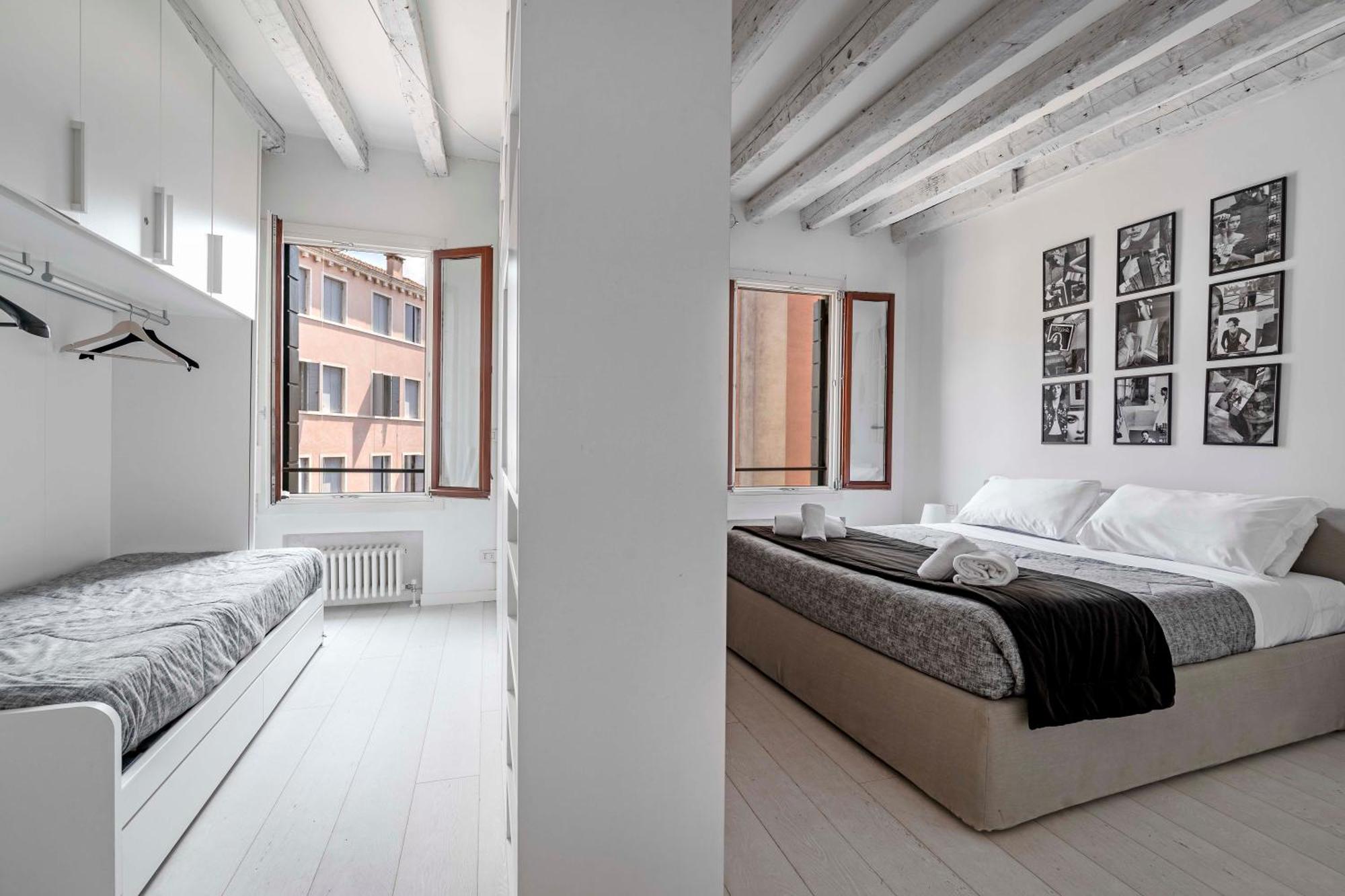 Black And White Apartment Venice