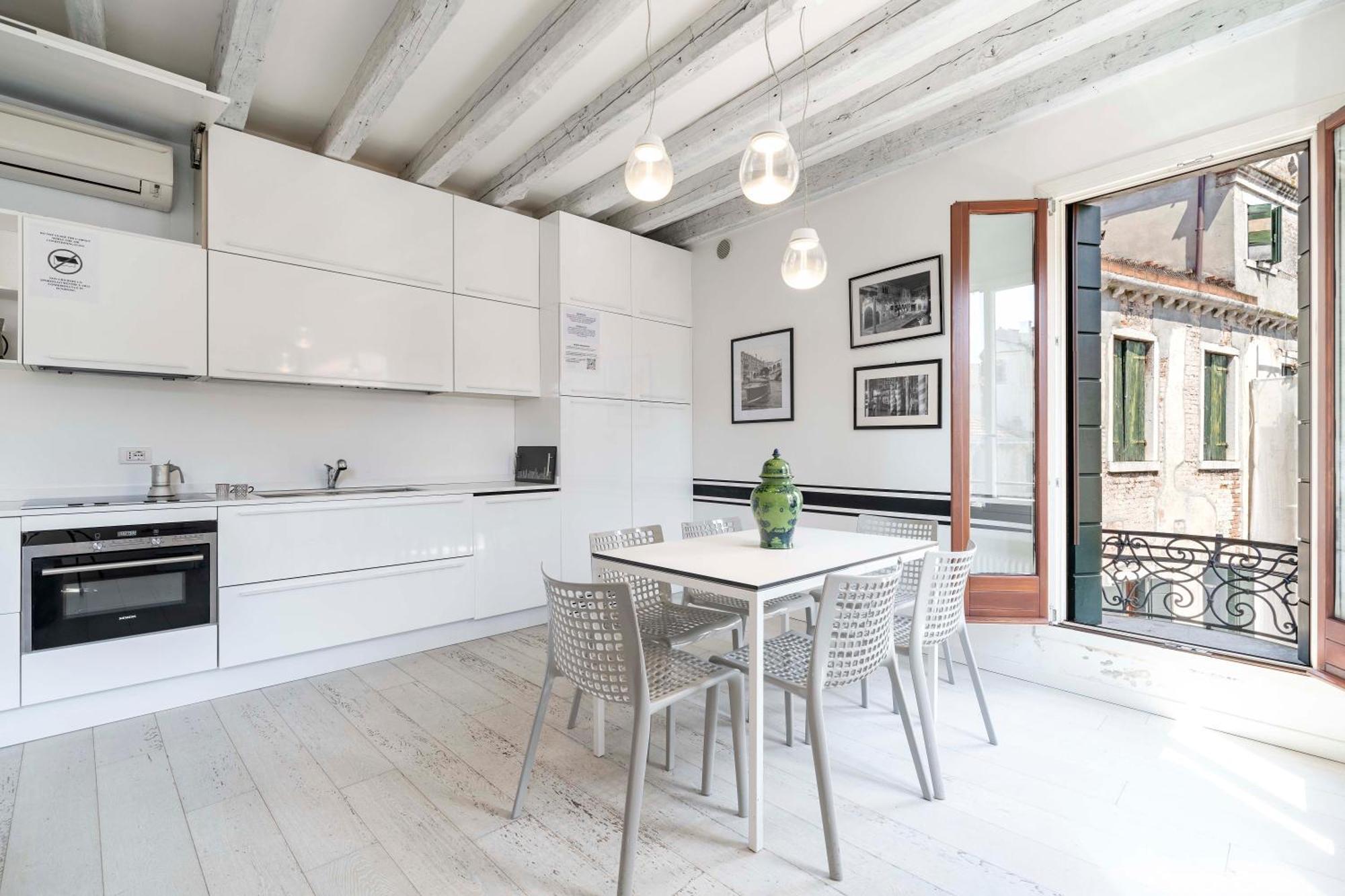 Black And White Apartment *