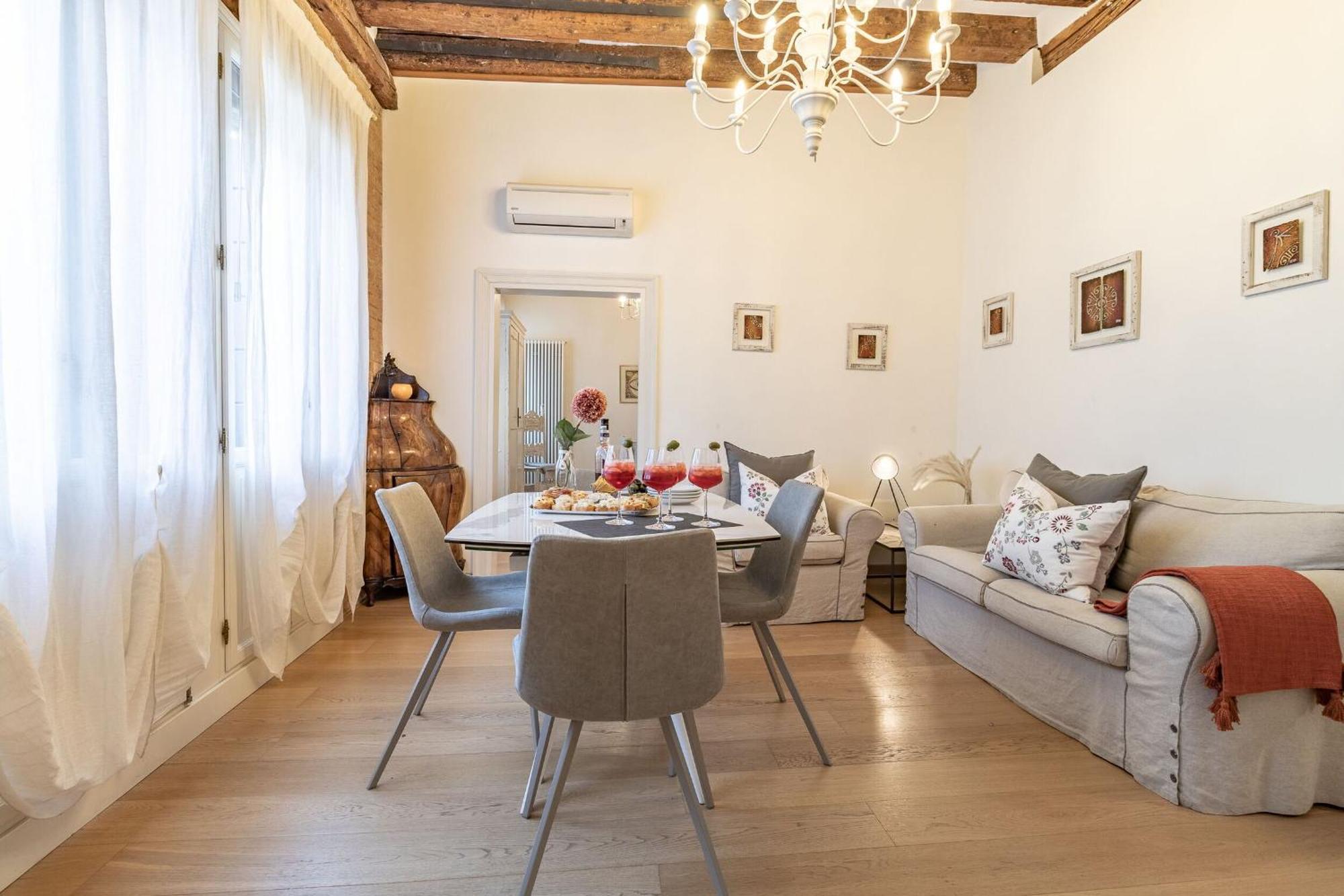 Italian Experience-riva Degli Schiavoni Boutique *