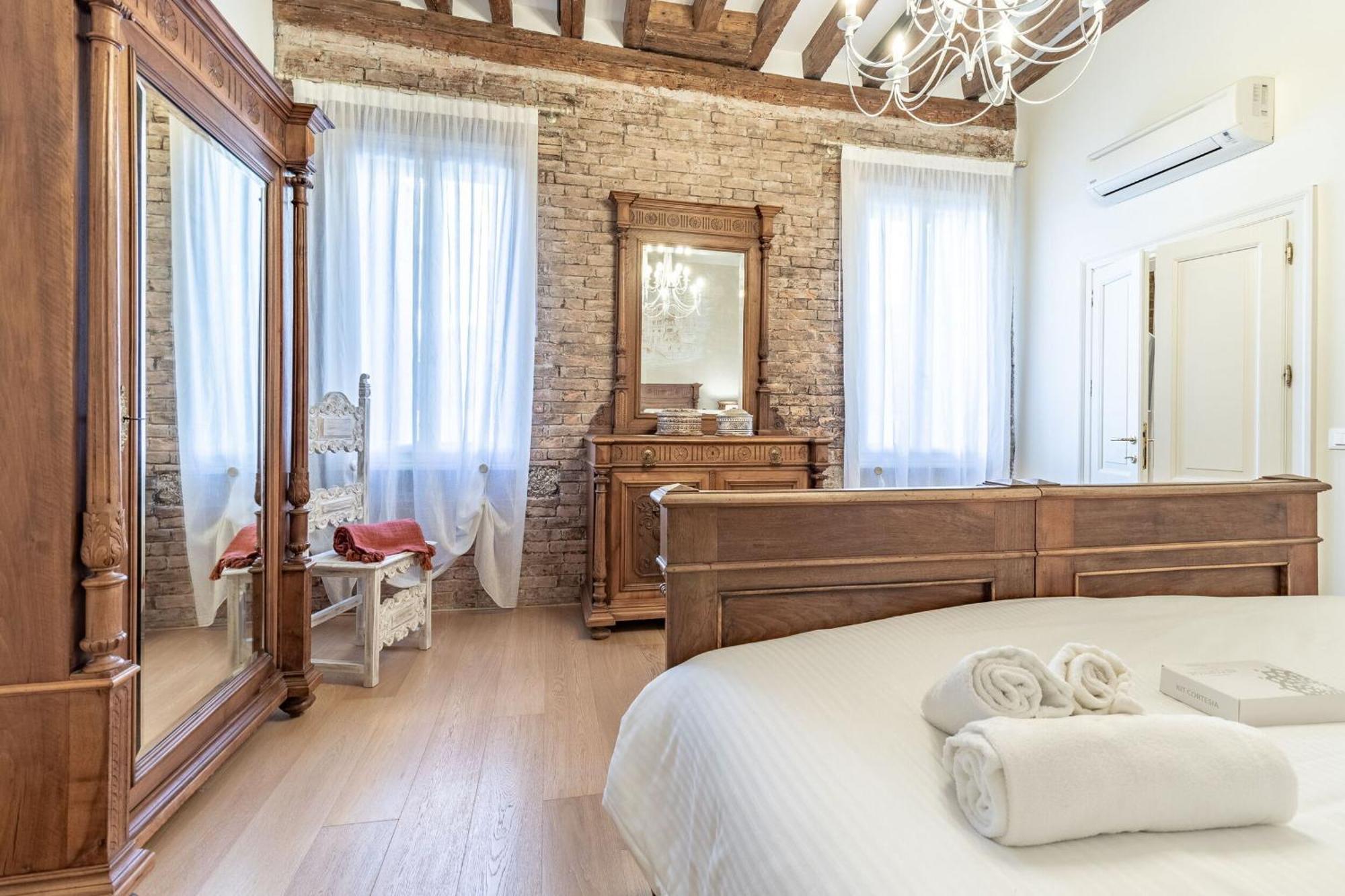 Italian Experience-riva Degli Schiavoni Boutique
