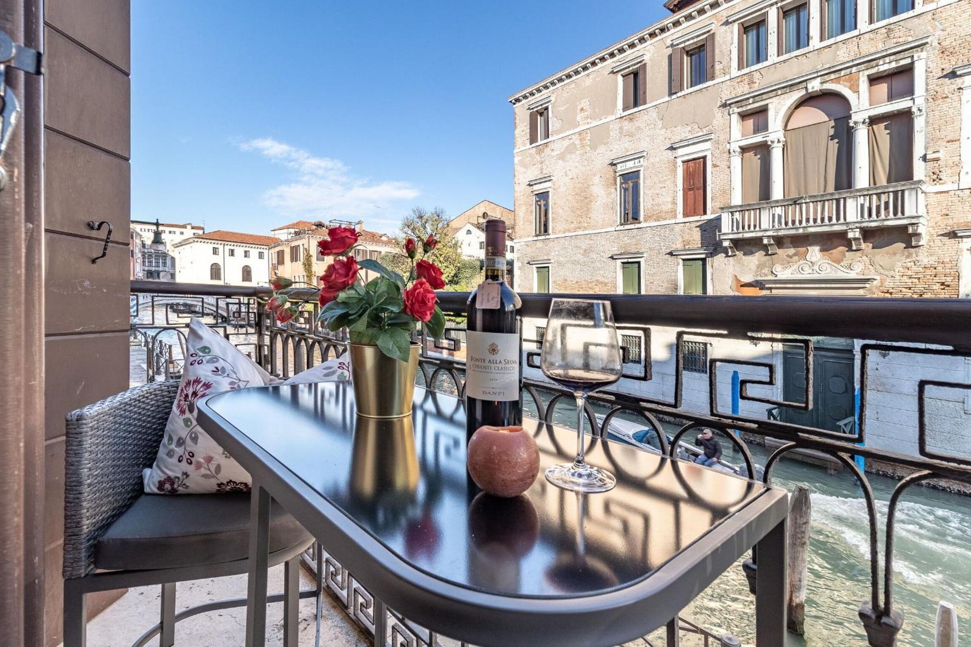 Italian Experience-riva Degli Schiavoni Boutique Apartamento Veneza