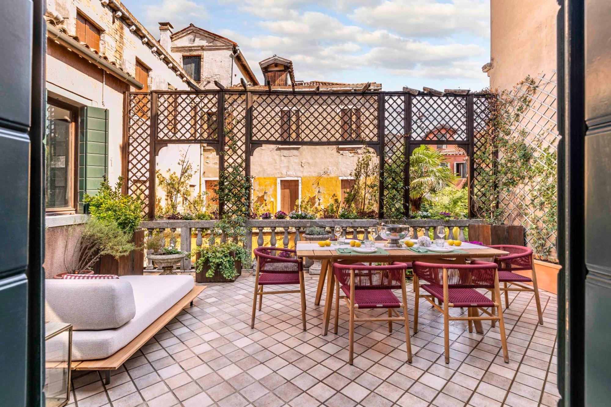 San Barnaba Palace R&r *