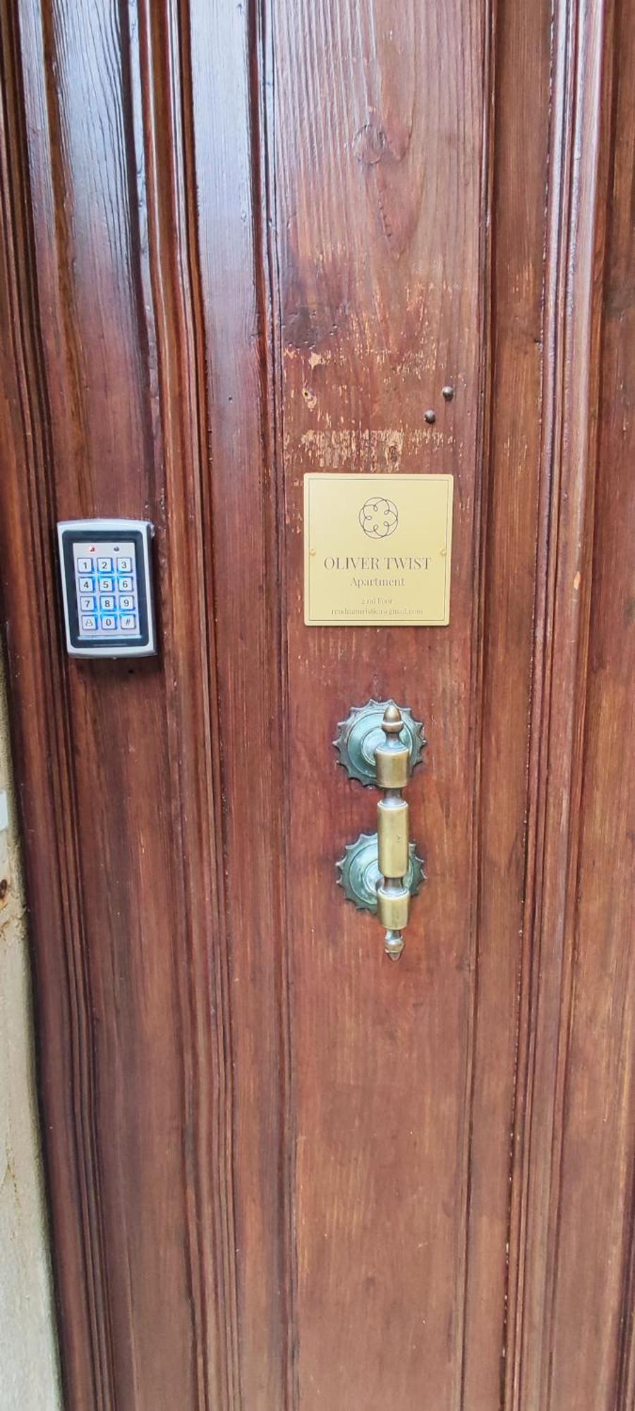 Apartment Oliver Twist In *