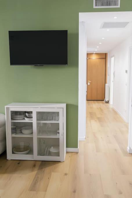 Nuovo Bianco Appena Ristrutturato Apartamento *