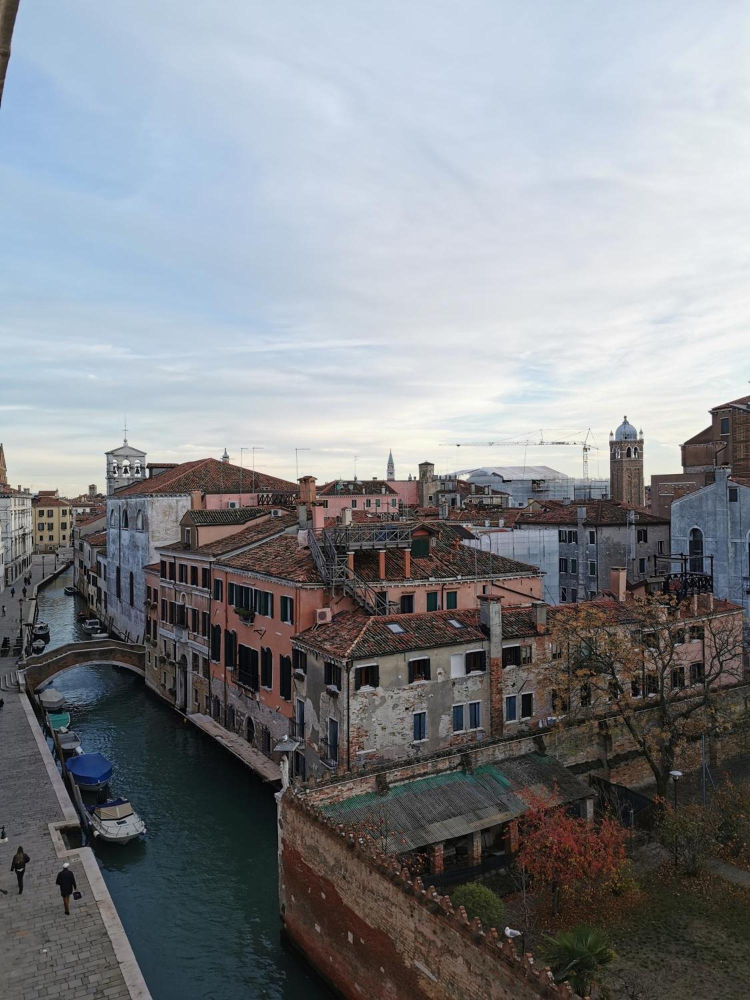 Apartment Large And Bright With Canal View Venice
