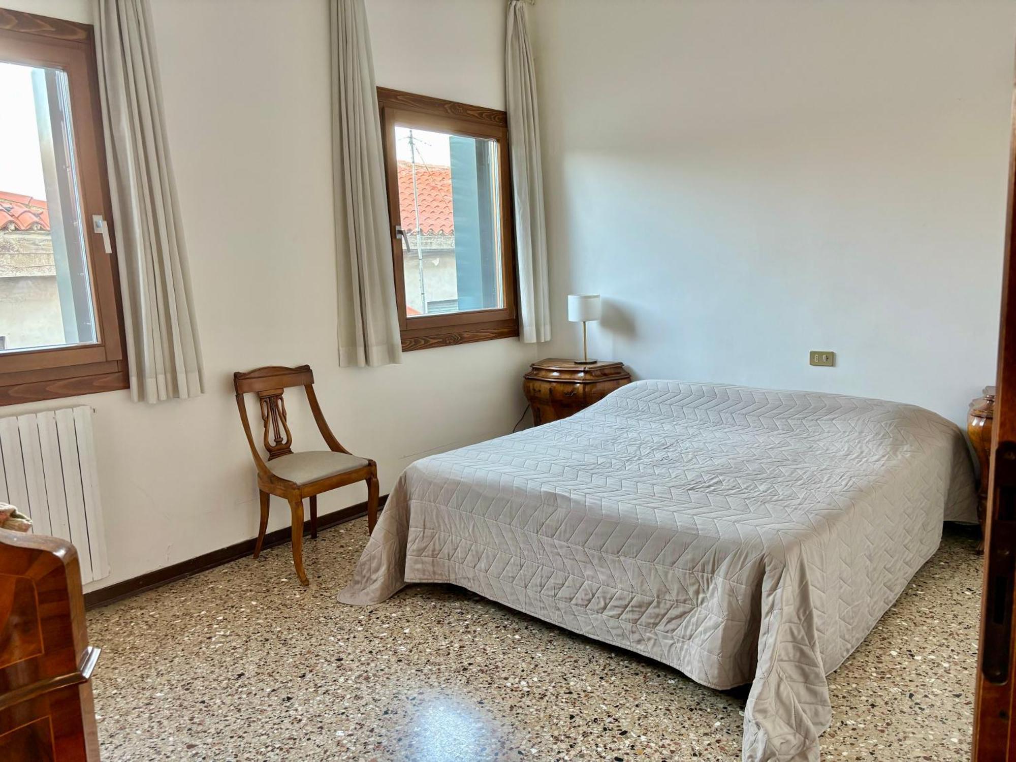 Large And Bright With Canal View Apartment *