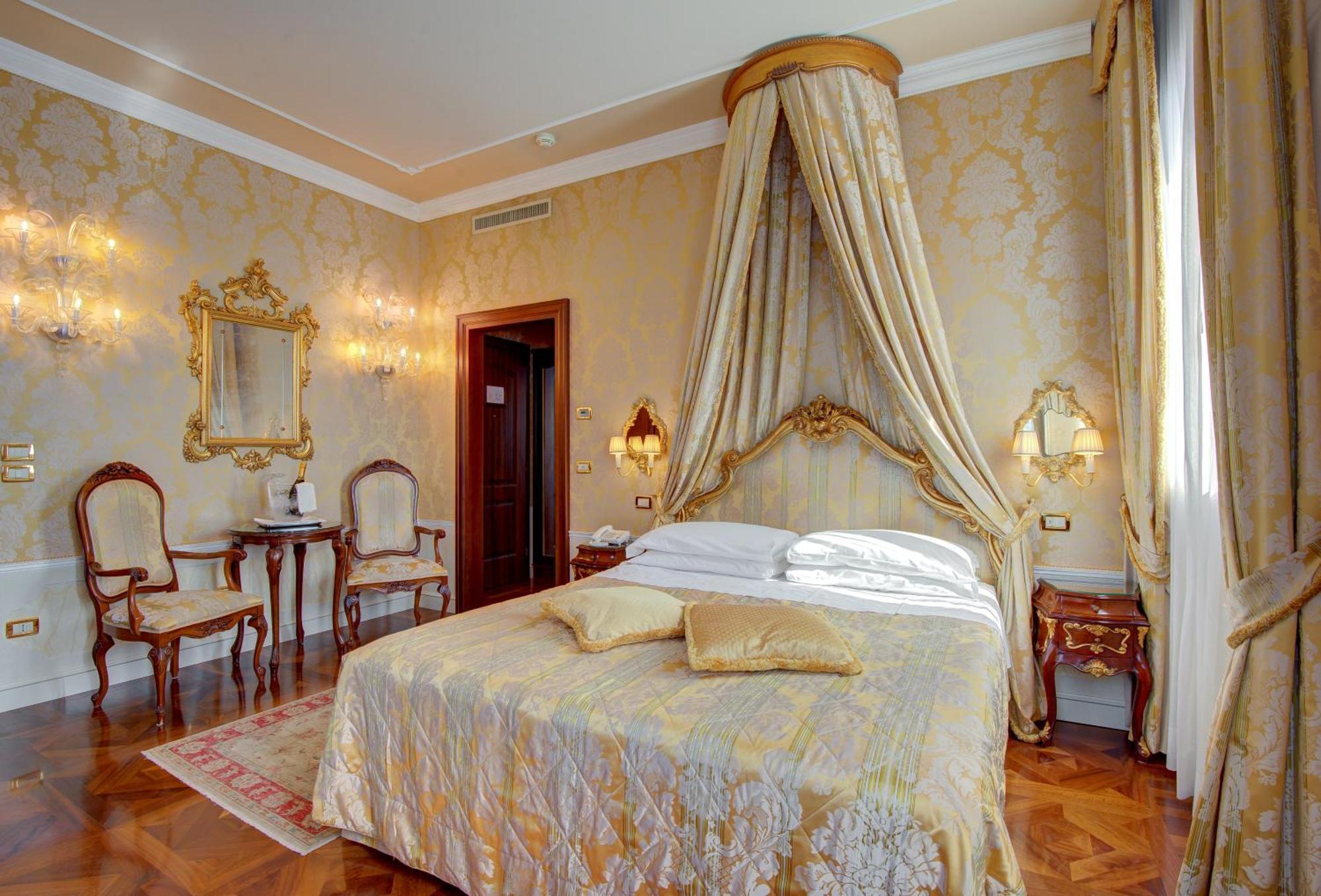 Canal Grande Hotel Venice