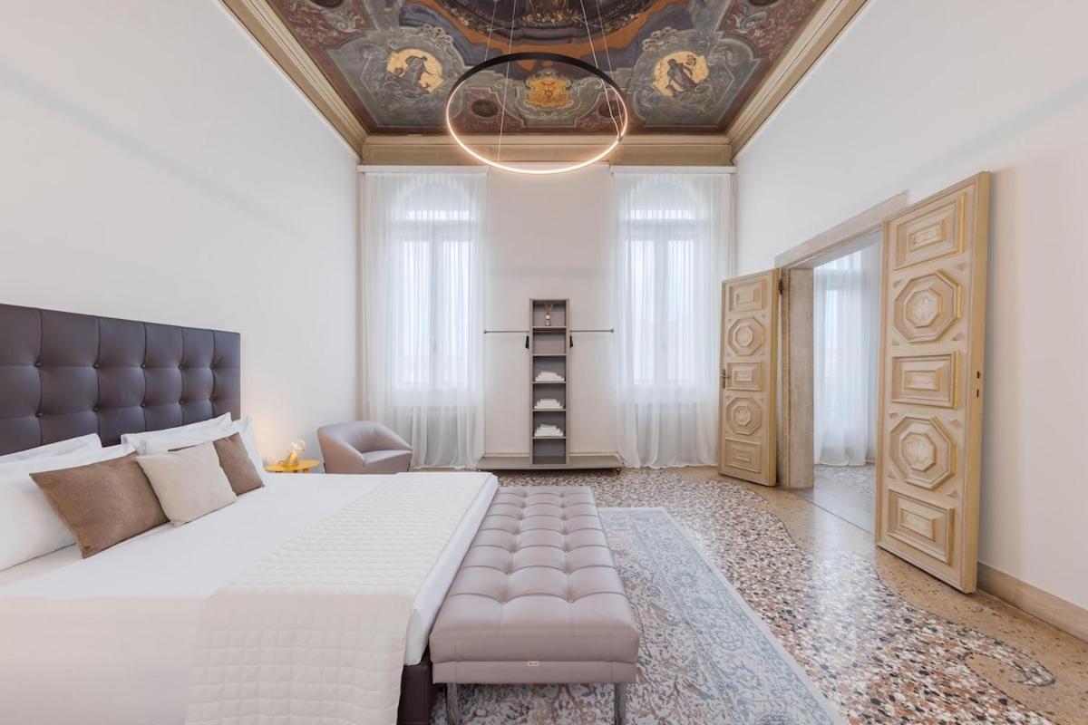 Luxury Calatrava - In Venetian Palazzo Apartment Venice