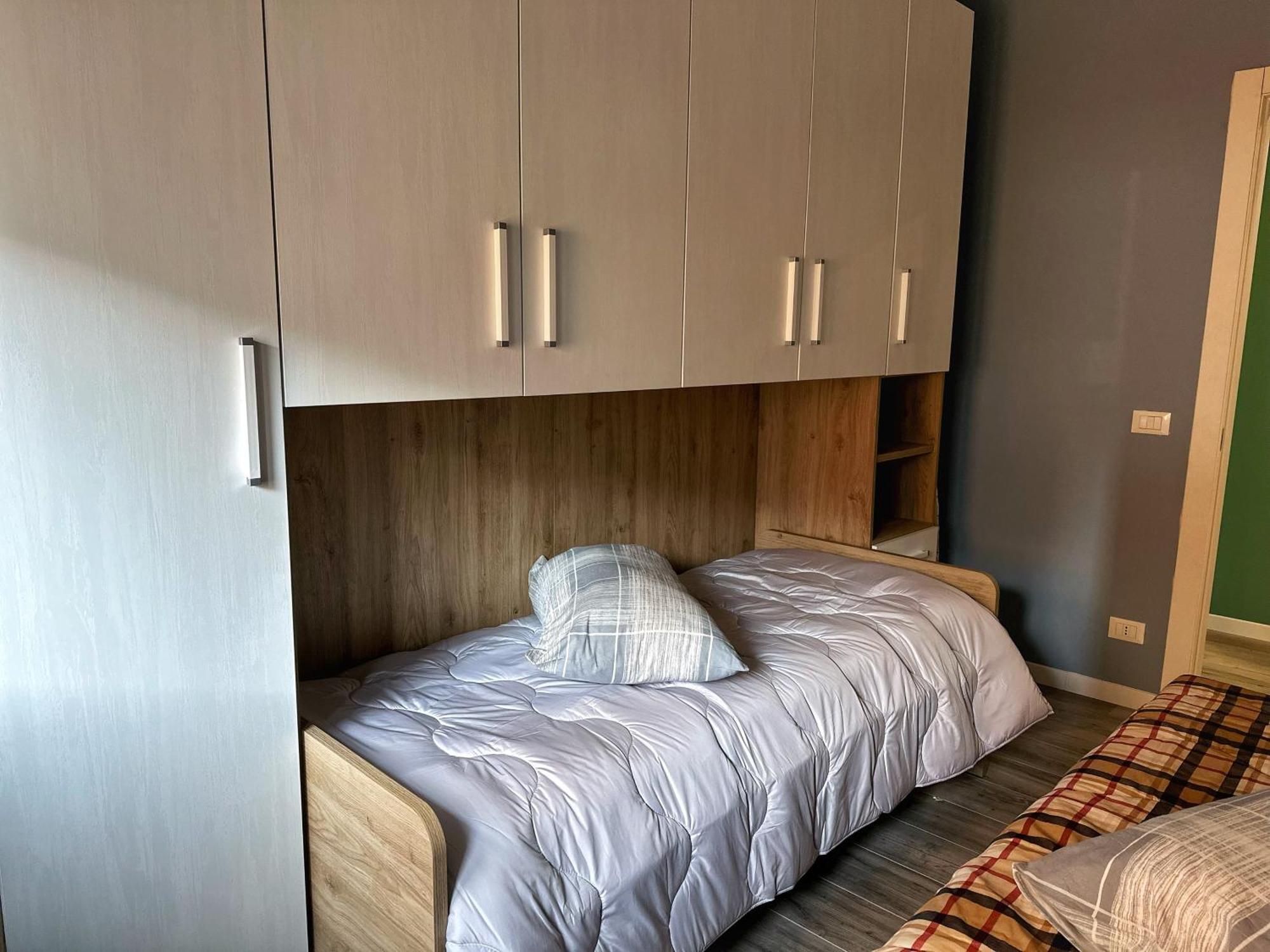 Parisi - Aleardi 2 Apartamento *