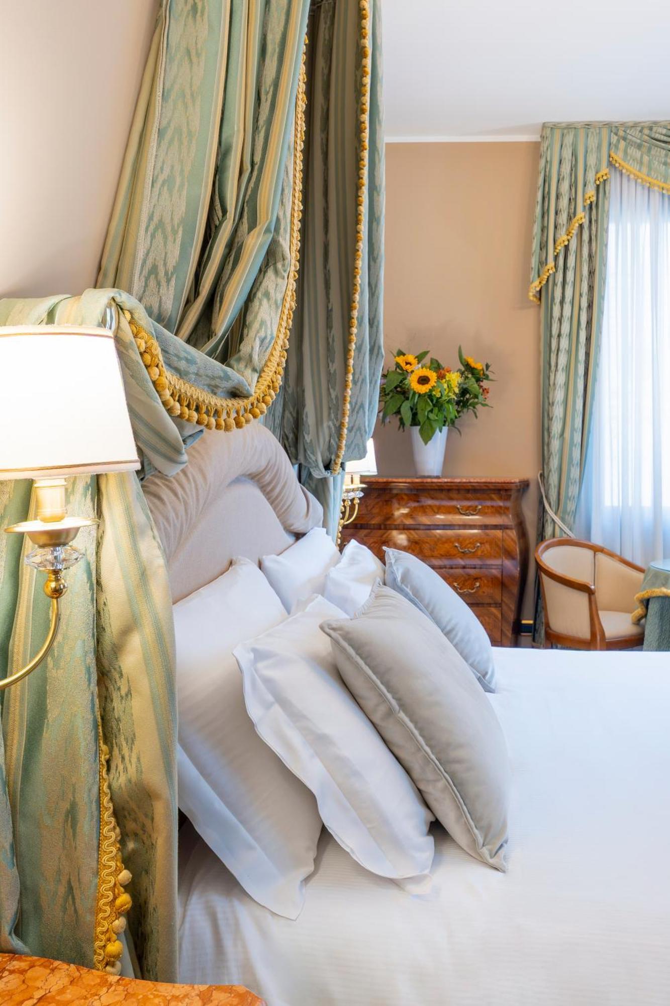 Hotel Al Ponte Dei Sospiri 4*