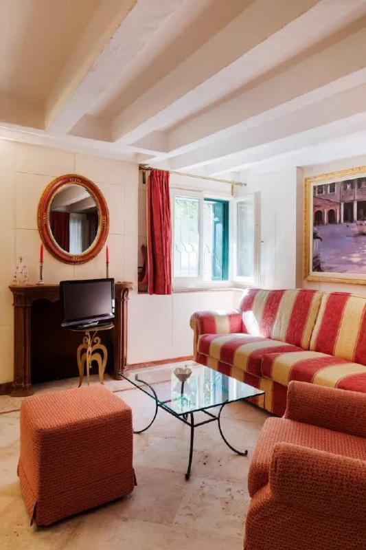 Biri Canal Charm Apartment