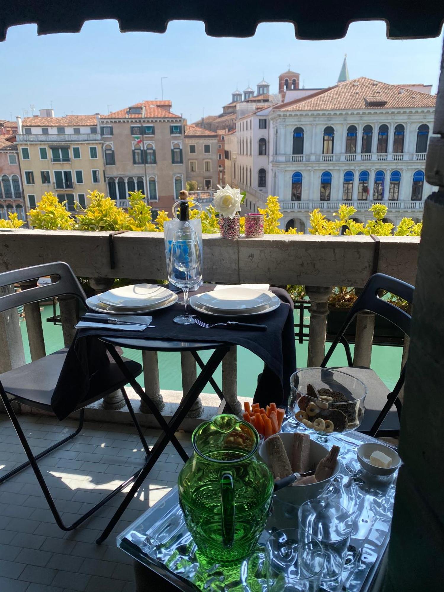Apartment Rialto Terrace On The Grand Canal Venice