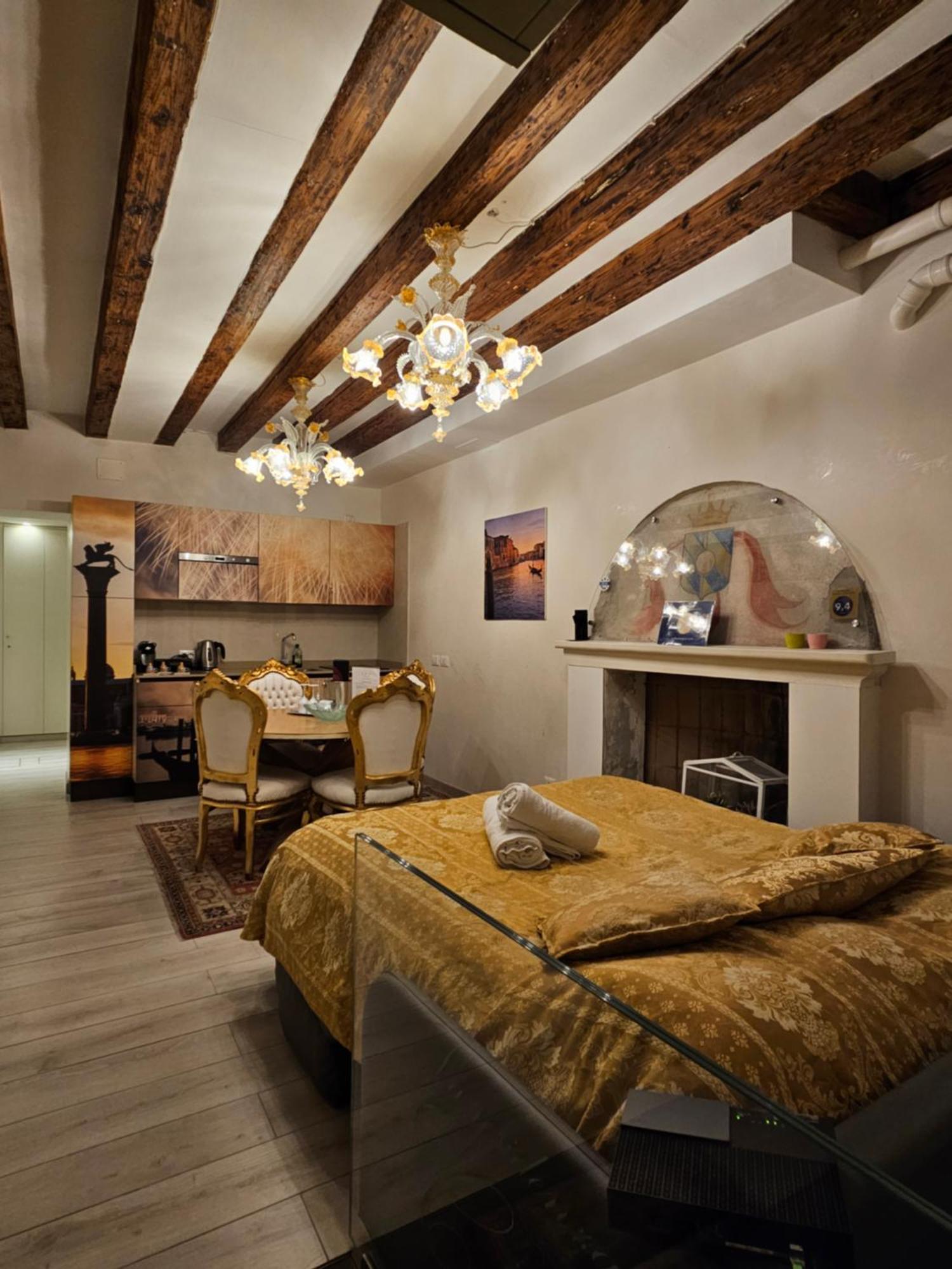 Apartment La Residenza Di Carlo Close To Piazza San Marco