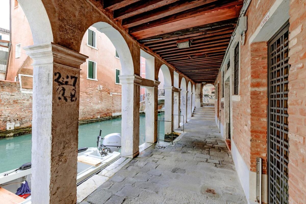 View In Venice! Charming With Private Roof Terrace Apartment Venice
